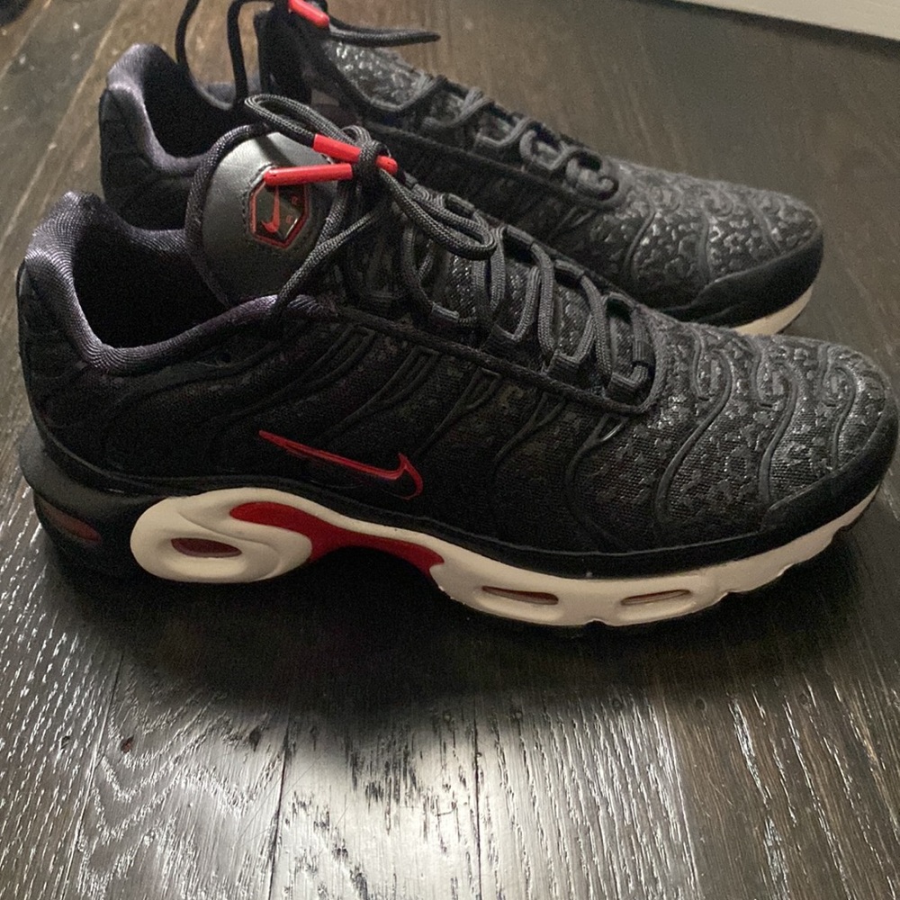 Black cheetah print Nike airs brand new never worn size 7.5